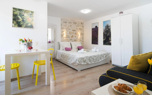 Guest House Babina - Apartments King & Queen