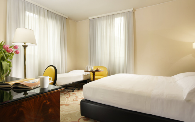 Отель UNAHOTELS Scandinavia Milano