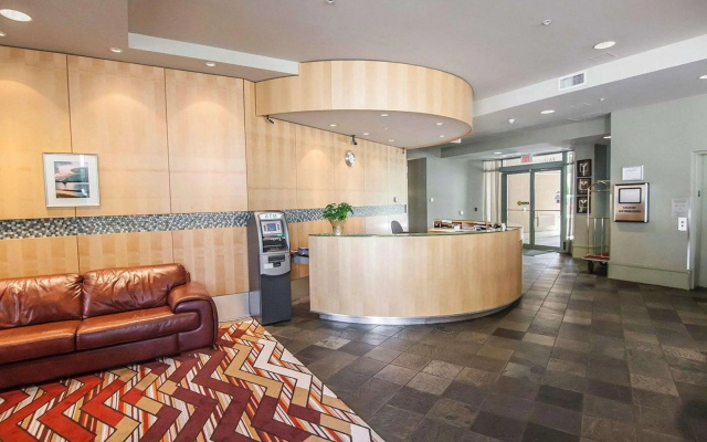 Comfort Hotel Vancouver Airport