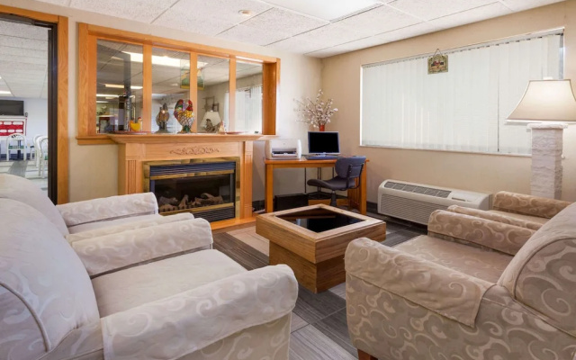 Baymont Inn & Suites Midland
