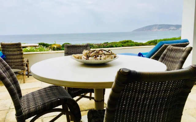 99 Beachyhead Drive, Plett