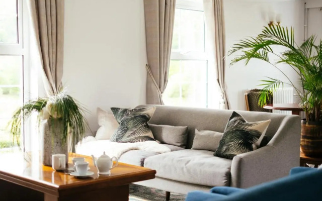 Ty Afon, River House