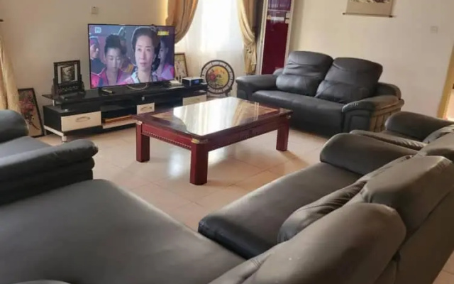 3 Bed House - Sleeps 9 - Pets - Garden - Parking