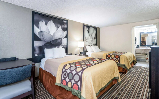 Super 8 by Wyndham Monroe