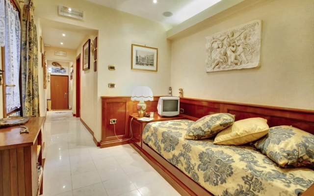 Regina Elena Apartment