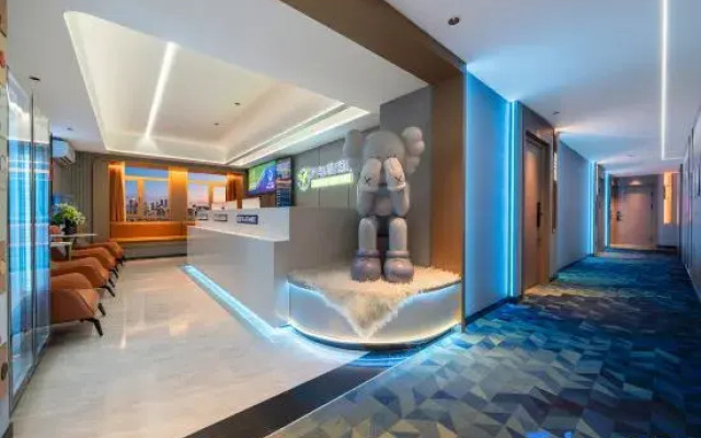 Ye and Chen Esports Movie Hotel