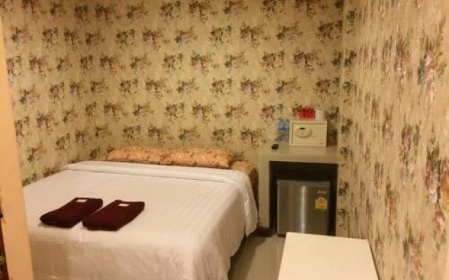 Super 8 Boutique