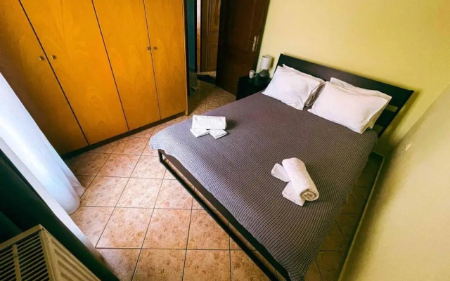 2 Bed House - Sleeps 5 - Garden - Parking - Wifi