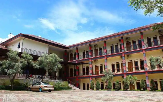 Bayak hotel bumdes Cipayung & resort