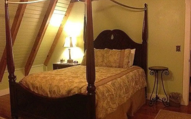 Plantation Oaks Inn