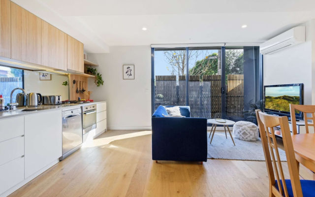 Cosy 1-bed With Private Balcony By Showgrounds