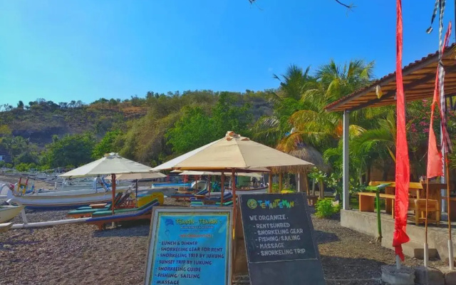 COCONUT BEACH BUNGALOWs & WARUNG 2