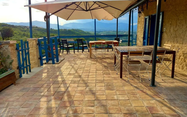 La casa dalle finestre blu