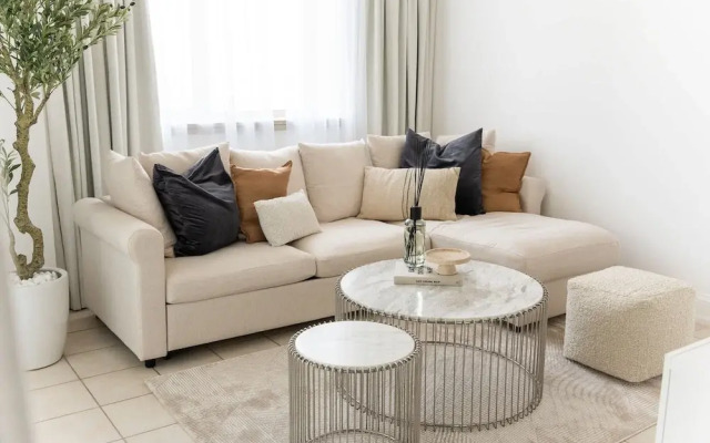 Prime 2BR Near Marina Mall Tram