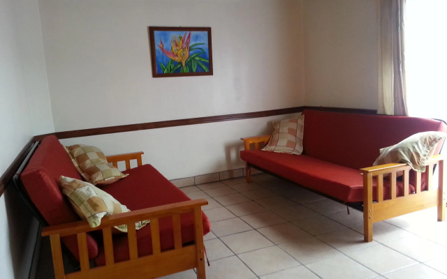 Hotel La Guaria Inn & Suites