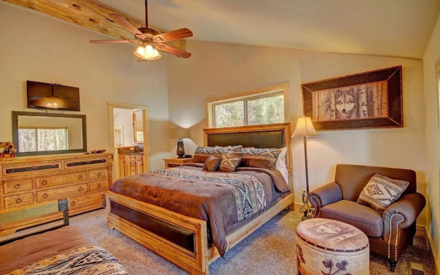 Grand Moose 3 Br home by RedAwning