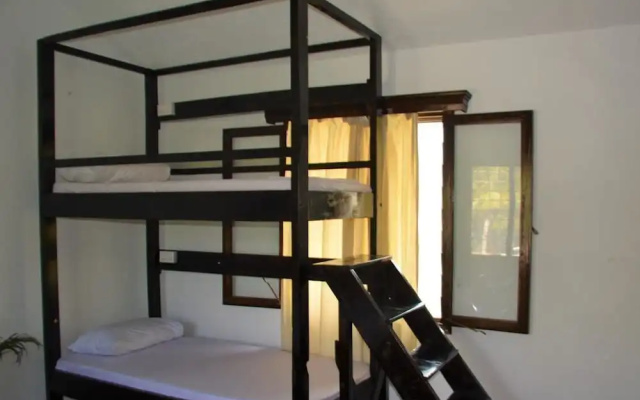 Tulia House - Hostel