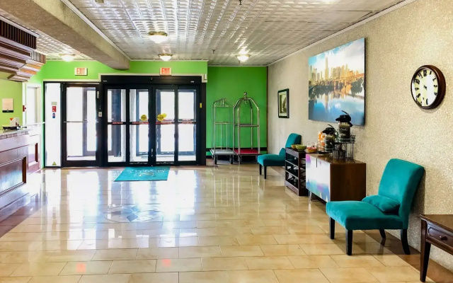 Quality Inn & Suites Downtown North