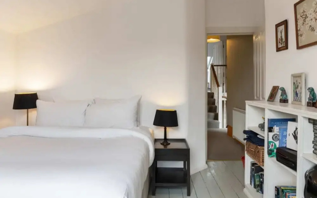 Lovely 4 Bedroom House near Portobello