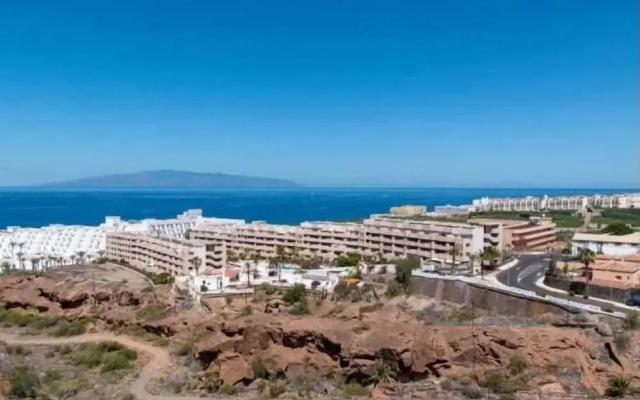 Ocean Garden 2BR Apartment Heated Pool Parking
