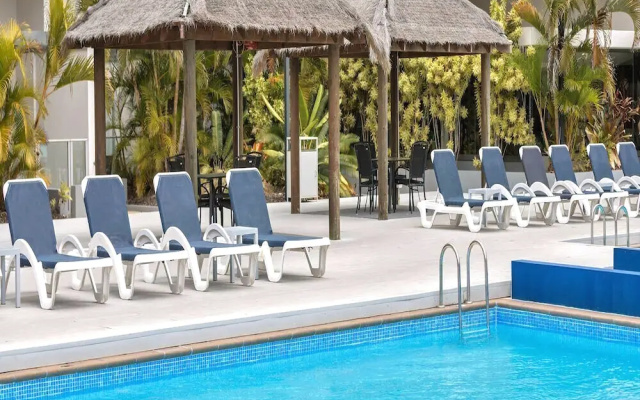 1 BDR/Apt/Foxtel/WiFi/Pool/parking/Spa/Urangan