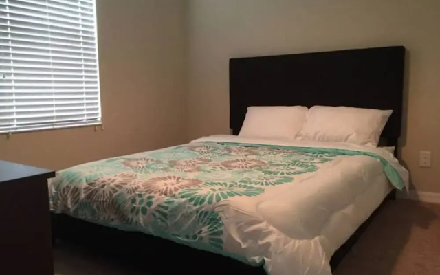 10 Beds! Modern House. Universal & Convention