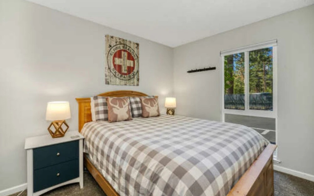 Skylandia Escape by Tahoe Mountain Properties