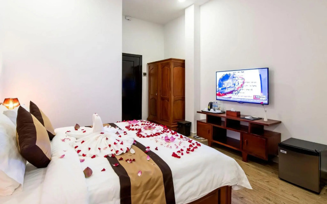 Aristocrat Residence & Hotel