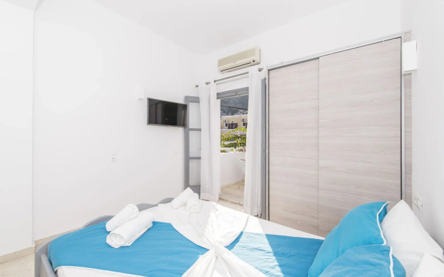 Blue Waves Hotel