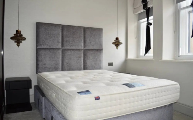Modern 2 Bedroom Central Manchester Apartment
