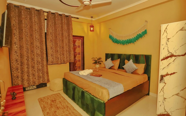 Roomshala 084 Hotel Divine inn