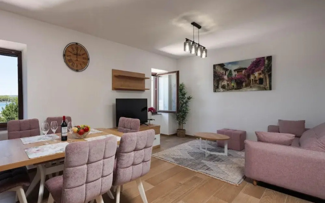 Seafront Apartment Nana 2