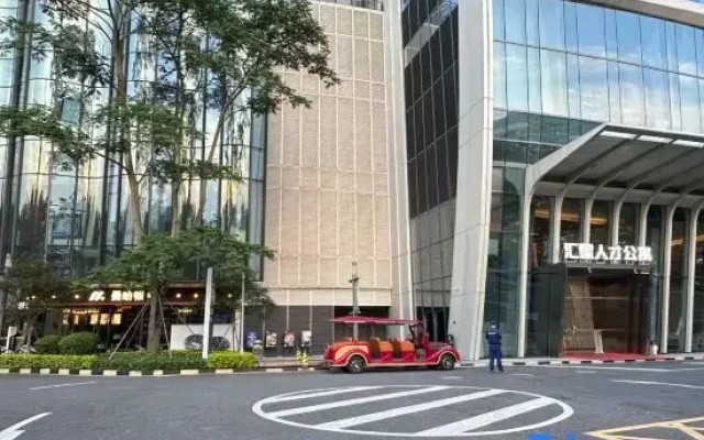 Manhattan International Apartment Hotel