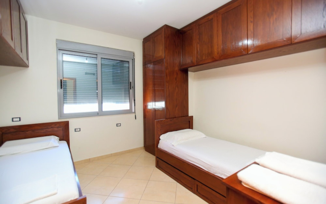 Holiday 2-bed Apartment Seaview