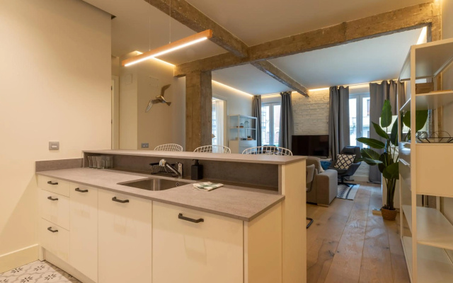 Renovado piso de diseño en barrio selecto by SAH