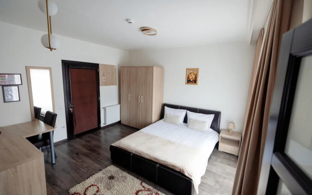 Aparthotel Punct pe i