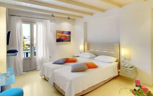 Iria Beach art hotel