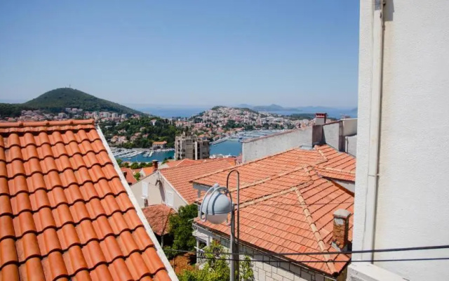 Apartment Eni