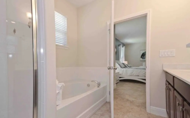 5361 Oakbourne Avenue 6 Bedroom Home
