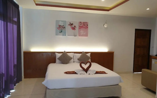 OYO 853 The Grand Koh Chang Hotel