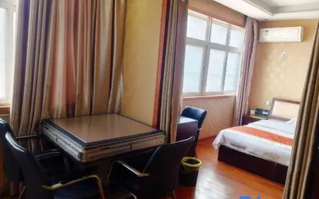 Yijia Business Hotel (Xinyang Open University)