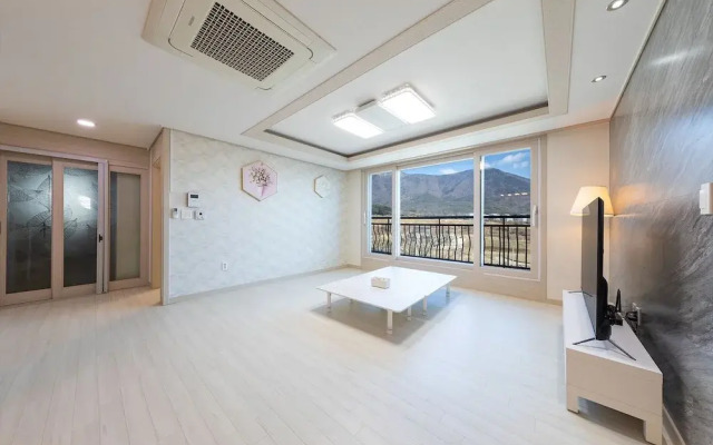 Ulsan Byeoldam Eunchae Pool Villa