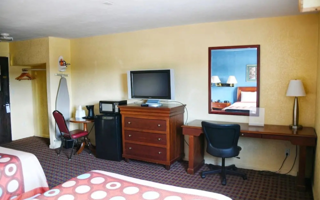 Super 8 Weymouth Boston Area