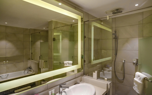 Отель Crowne Plaza Nairobi Airport, an IHG