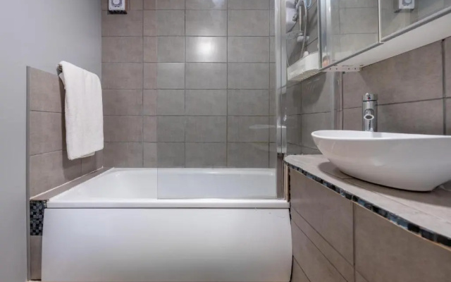 Lovegrove Contractor Stay with Free WI-FI in Slough