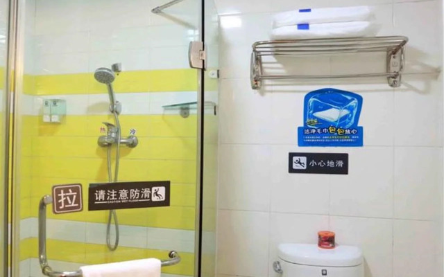 7 Days Inn Chengdu Neishuangnan Dashi West Road Branch