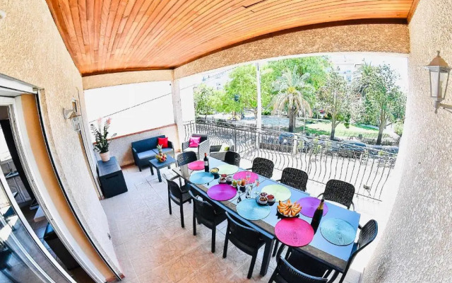 Spacieux T5, Terrasse, Proche Centre,Parking Prive