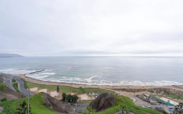 GLOBALSTAY. Ocean View Apartments. Pool. Gym