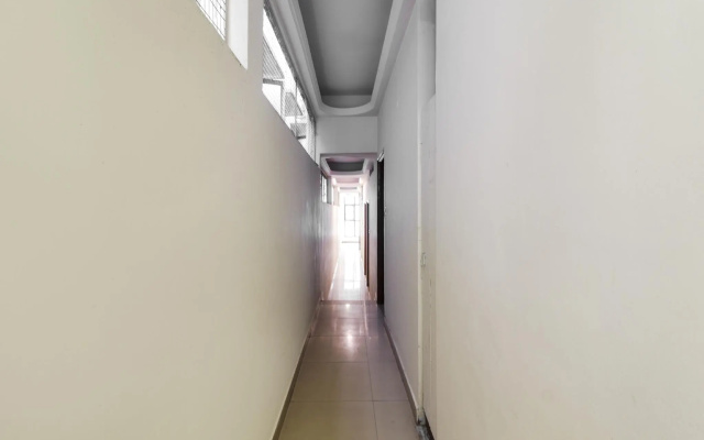 SPOT ON 73685 Hotel Sri Hari