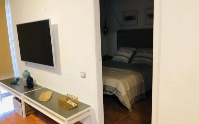 5 min walk from Yumbo! 128
